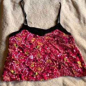 ✨3/$15 or 4/$20✨ Pink and black floral crop top